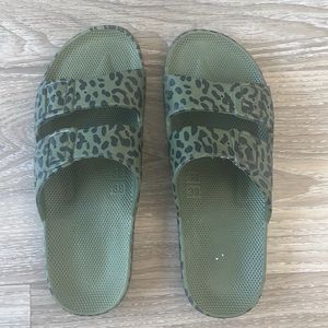Freedom Moses rubber slides